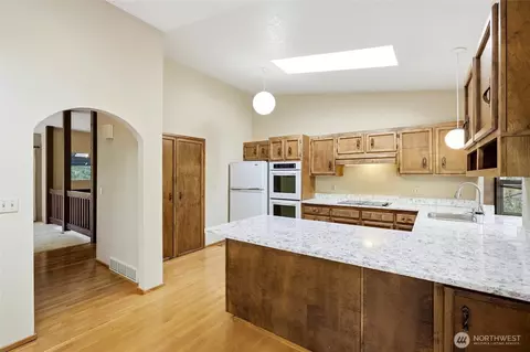 Kitchen - 8530 Frederick Pl, Edmonds, WA 98026 photo 1 of 6