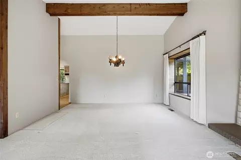 Living - 8530 Frederick Pl, Edmonds, WA 98026 photo 5 of 8