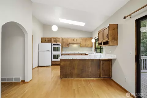 Kitchen - 8530 Frederick Pl, Edmonds, WA 98026 photo 2 of 6