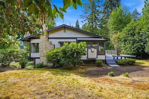 Exterior - 8530 Frederick Pl, Edmonds, WA 98026 photo 5 of 7