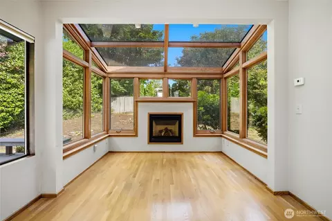 Living - 8530 Frederick Pl, Edmonds, WA 98026 photo 6 of 8