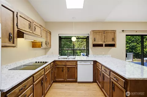 Kitchen - 8530 Frederick Pl, Edmonds, WA 98026 photo 4 of 6