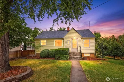 1020 S College Ave, College Place, WA 99324