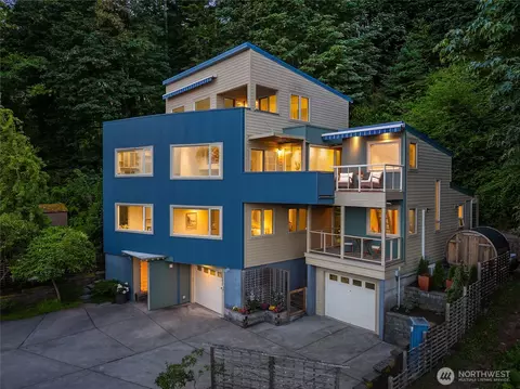 4089 Rockaway Beach Rd NE, Bainbridge Island, WA 98110