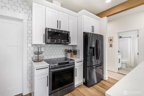 Kitchen - 3615 26th St, Everett, WA 98201 photo 4 of 4