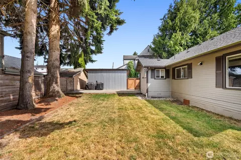Exterior - 3615 26th St, Everett, WA 98201 photo 3 of 8