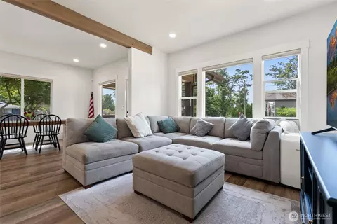 Living - 3615 26th St, Everett, WA 98201 photo 1 of 3