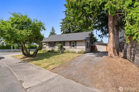 Exterior - 3615 26th St, Everett, WA 98201 photo 6 of 8