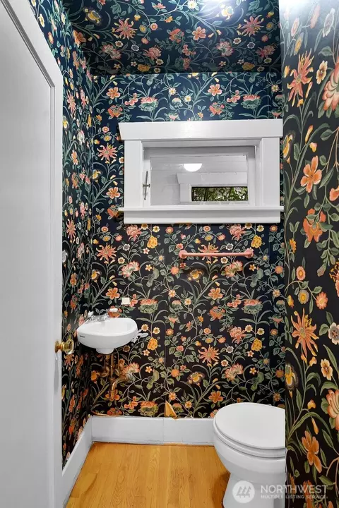 Bath - 910 11th Ave E, Seattle, WA 98102 photo 1 of 4