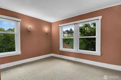 Bedroom - 910 11th Ave E, Seattle, WA 98102 photo 1 of 5