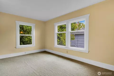 Bedroom - 910 11th Ave E, Seattle, WA 98102 photo 2 of 5