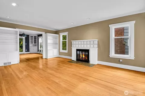 Living - 910 11th Ave E, Seattle, WA 98102 photo 2 of 3