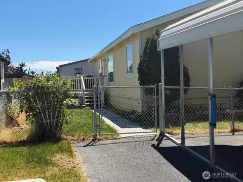 3211 W Wapato Dr #56, Moses Lake, WA 98837