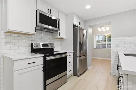 Kitchen - 101 161st St SE, Bothell, WA 98012 photo 2 of 2