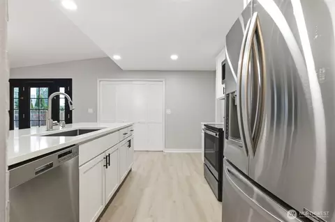 Kitchen - 101 161st St SE, Bothell, WA 98012 photo 1 of 2
