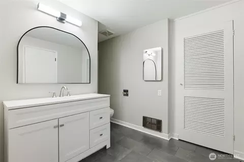 Bath - 101 161st St SE, Bothell, WA 98012 photo 2 of 3