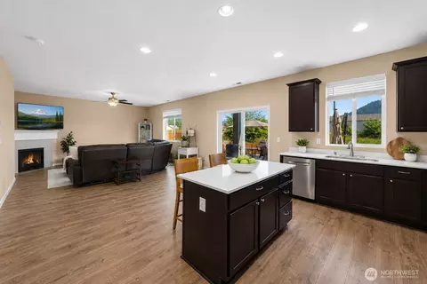 Kitchen - 516 Petersen Dr E, Enumclaw, WA 98022 photo 1 of 3