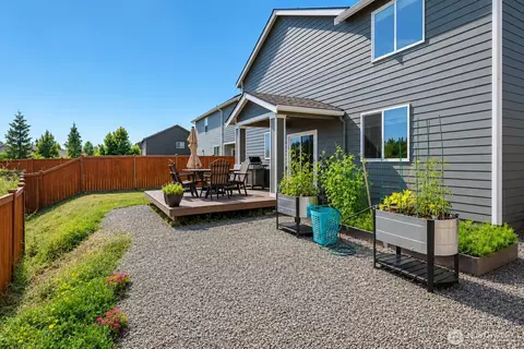 Exterior - 516 Petersen Dr E, Enumclaw, WA 98022 photo 4 of 5