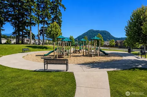 View/Area - 516 Petersen Dr E, Enumclaw, WA 98022 photo 7 of 8