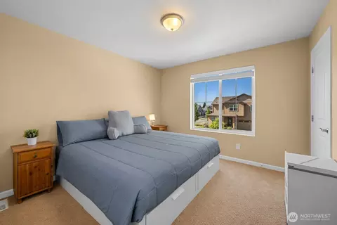 Bedroom - 516 Petersen Dr E, Enumclaw, WA 98022 photo 2 of 3