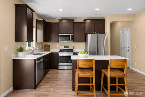 Kitchen - 516 Petersen Dr E, Enumclaw, WA 98022 photo 2 of 3