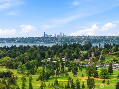 8900 NE 16th St, Clyde Hill, WA 98004