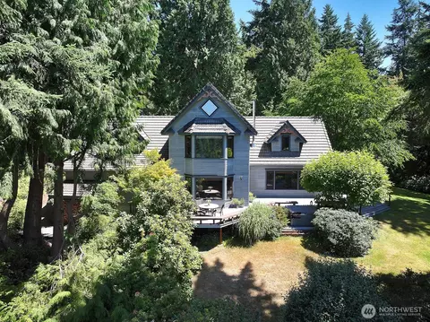 7391 Tauscher Rd, Clinton, WA 98236