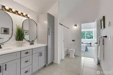 Bath - 16221 75th St E, Sumner, WA 98390 photo 5 of 7