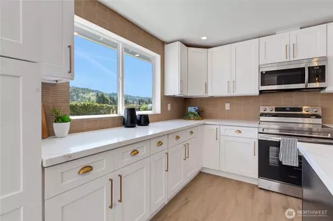 Kitchen - 16221 75th St E, Sumner, WA 98390 photo 3 of 4