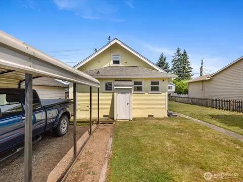 Exterior - 2212 Columbia Ave, Everett, WA 98203 photo 10 of 12