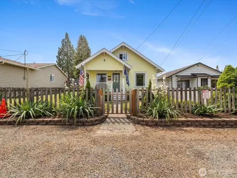 Exterior - 2212 Columbia Ave, Everett, WA 98203 photo 3 of 12