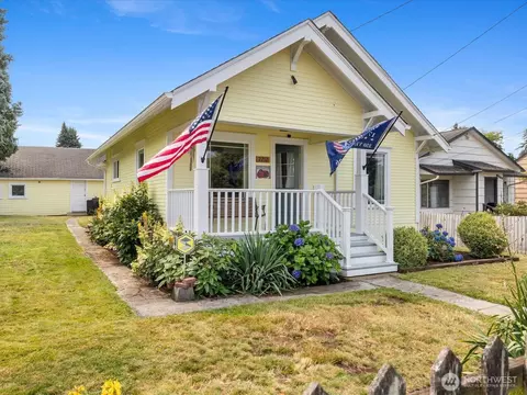 Exterior - 2212 Columbia Ave, Everett, WA 98203 photo 2 of 12