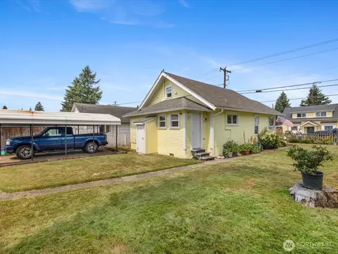 Exterior - 2212 Columbia Ave, Everett, WA 98203 photo 11 of 12