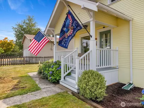 Exterior - 2212 Columbia Ave, Everett, WA 98203 photo 5 of 12
