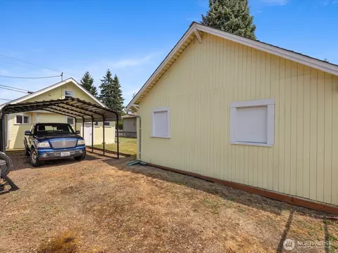 Exterior - 2212 Columbia Ave, Everett, WA 98203 photo 9 of 12