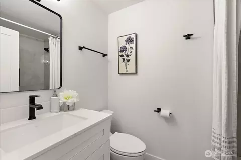 Bath - 10811 NE 154th Ct, Bothell, WA 98011 photo 1 of 4