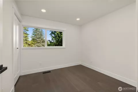 Bedroom - 10811 NE 154th Ct, Bothell, WA 98011 photo 3 of 5