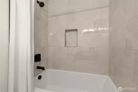Bath - 10811 NE 154th Ct, Bothell, WA 98011 photo 2 of 4