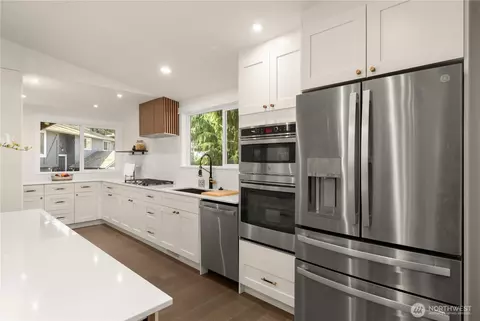 Kitchen - 10811 NE 154th Ct, Bothell, WA 98011 photo 2 of 3