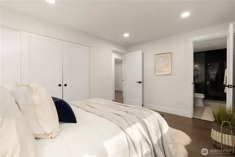 Bedroom - 10811 NE 154th Ct, Bothell, WA 98011 photo 2 of 5