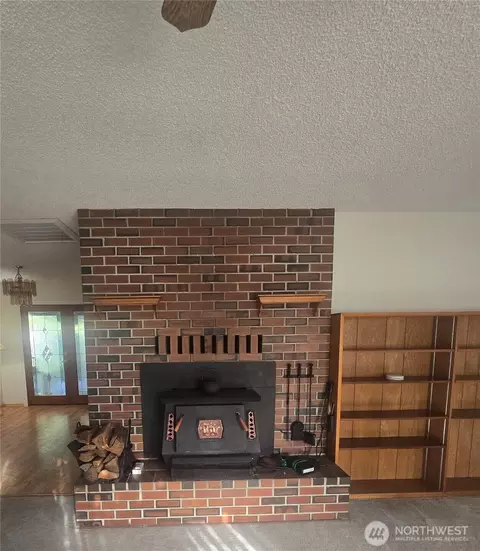 Living - 371 Evergreen Loop, Forks, WA 98331 photo 3 of 4