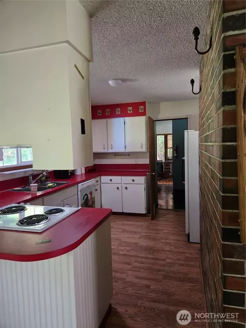 Kitchen - 371 Evergreen Loop, Forks, WA 98331 photo 2 of 2