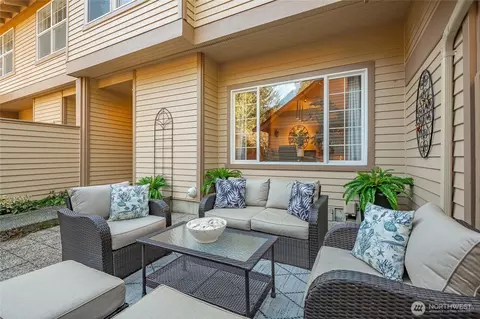 9141 Gleneagle Dr, Blaine, WA 98230