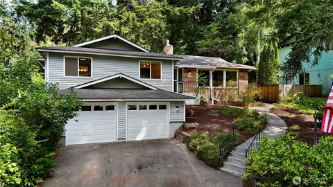 3730 NE 194th St, Lake Forest Park, WA 98155