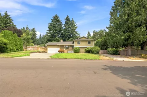 2417 SE Higgins Dr, Vancouver, WA 98683