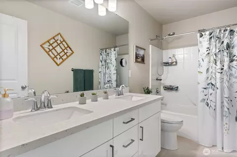 Bath - 3520 192nd Pl SE, Bothell, WA 98012 photo 2 of 4
