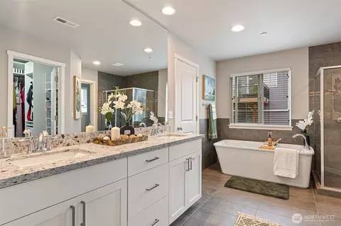 Bath - 3520 192nd Pl SE, Bothell, WA 98012 photo 3 of 4