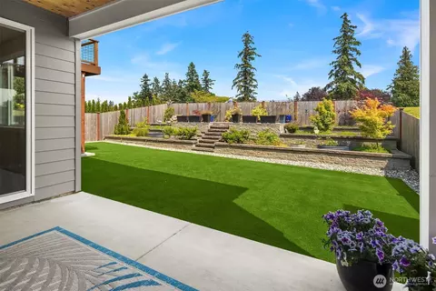 Exterior - 419 Rockefeller Ave, Everett, WA 98201 photo 3 of 4