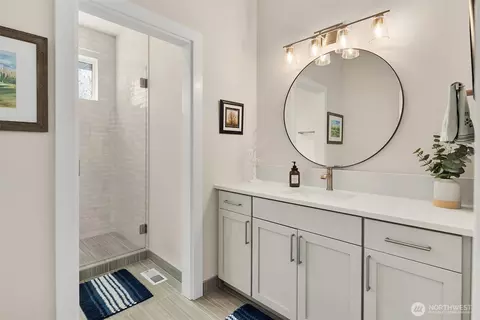Bath - 419 Rockefeller Ave, Everett, WA 98201 photo 1 of 6