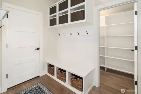 Entry Way - 419 Rockefeller Ave, Everett, WA 98201 photo 1 of 2